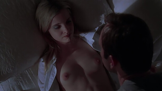 Fantastiska Mena Suvari I American Beauty-Samlingen