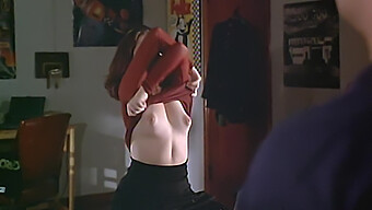 Scene Nude Retrò Di Holly Marie Combs In 