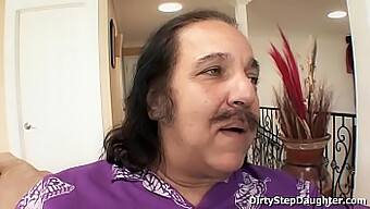 Ron Jeremy和他的年轻继女lynn Love享受禁忌的浪漫