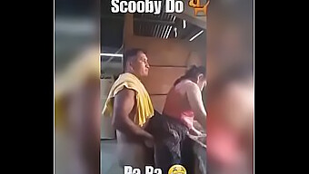 Guatemaltekisches Paar Wird Mit Scooby Doo Sexy