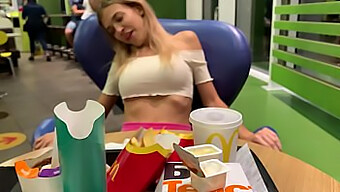 Orgasmo Público Real: Sweet B. Pierde El Control Con Un Juguete Sexual En Un Ascensor Y Mcdonald'S