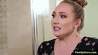 המסאז' הארוטי של Aj Applegate במקלחת עם עבודת יד