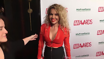 Los Nominados Al Premio Avn Posan En La Alfombra Roja En 2018