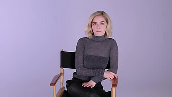 Die Verlockende Masturbationsherausforderung Von Kiernan Shipka