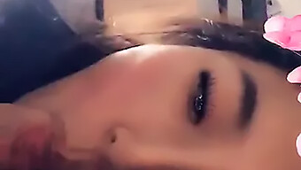 아시아 여성이 구강 쾌감을 주는 Snapchat 비디오