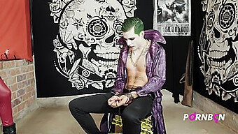 Spanske Harley Quinns Engasjerer Seg I Lesbisk Sex Med Joker