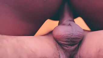 La Beauté Desi Aux Gros Seins Profite De Sexe Oral Et Vaginal Avec Un Créateur De Mode.