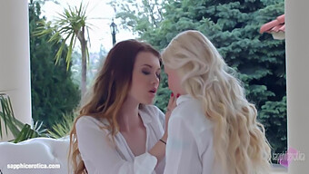 Nye Lesbiske: Misha Cross Og Lola Tay I En Lesbisk Scene På En Blæst Dag