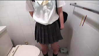 Vidéo Pov De La Fille Japonaise Ai Sakura Faisant Une Fellation