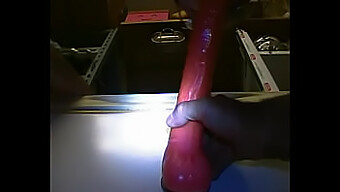 Kehlenfick Eines Penis Mit Einem Dildo