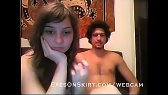 Casal Amador Fazendo Sexo Na Webcam Em Tempo Real