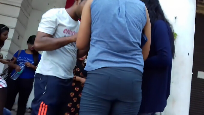 Beleza Indiana Mostra Suas Calças Jeans Curvilíneas E Bunda Firme